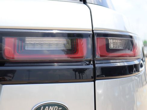 Used 2018 Land Rover Range Rover Velar R-Dynamic SE image 13