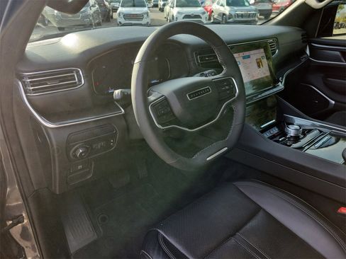 Used 2024 Jeep Wagoneer 4WD image 14
