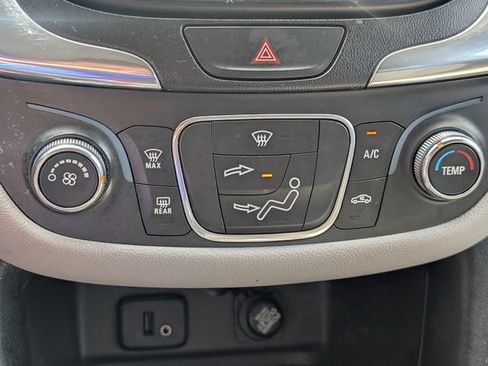 Used 2018 Chevrolet Equinox LS FWD image 24