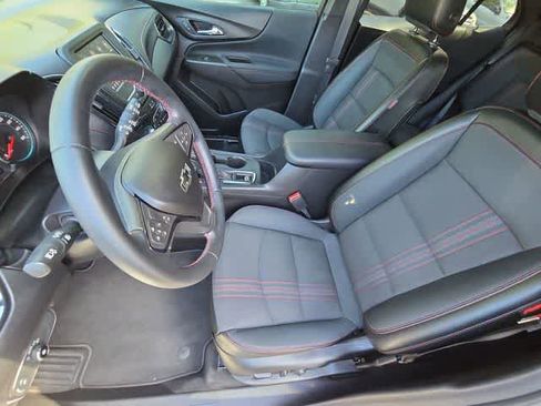 Used 2023 Chevrolet Equinox RS FWD image 2