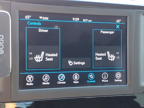 Used 2018 Chrysler Pacifica Touring-L FWD image 9