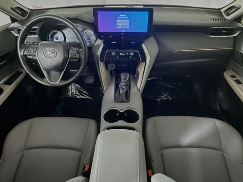 Used 2024 Toyota Venza XLE image 27