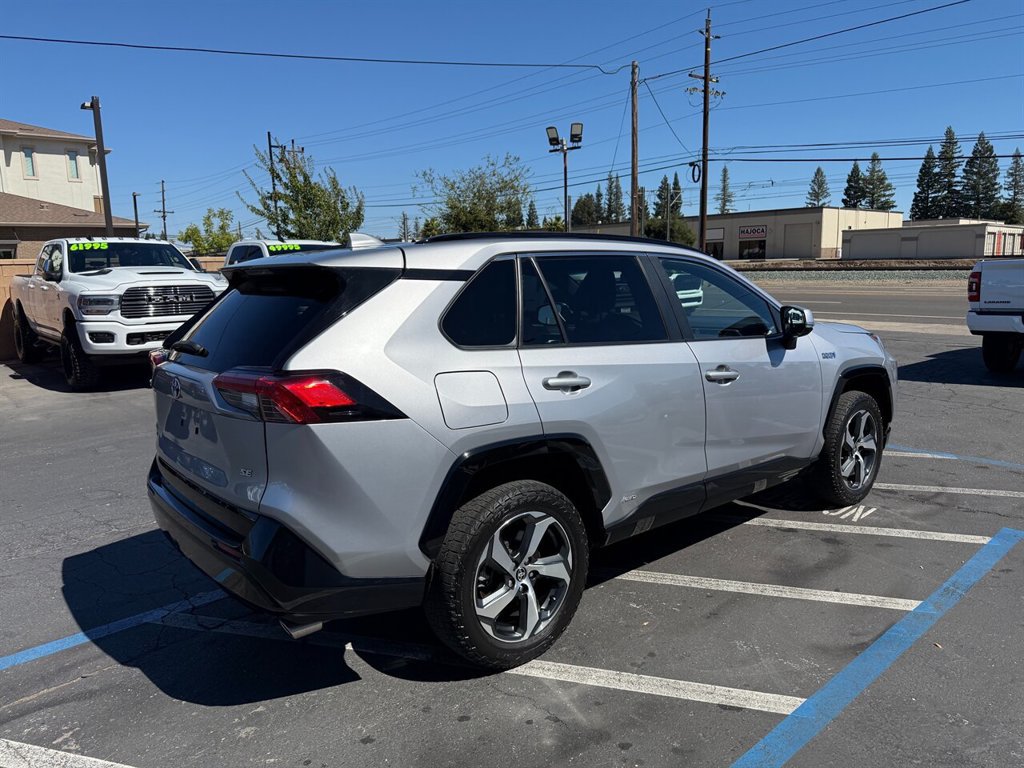 Used 2022 Toyota RAV4 SE w/ Weather & Moonroof Package AWD/4WD image 5