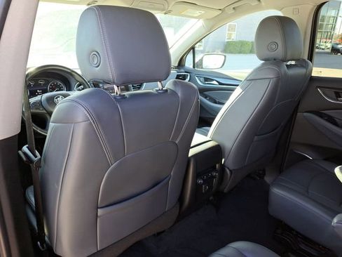 Used 2021 Buick Enclave Essence image 20