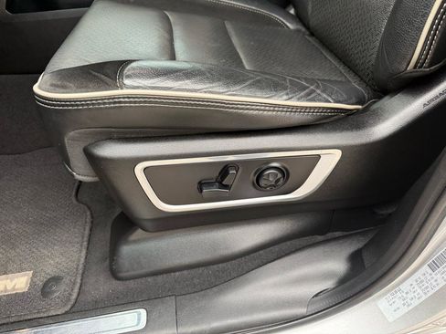 Used 2019 RAM 1500 Laramie AWD/4WD image 12