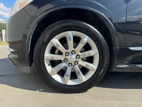 Used 2013 Buick Enclave Premium FWD image 31