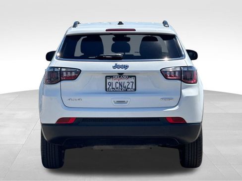 Used 2024 Jeep Compass Latitude AWD/4WD image 4