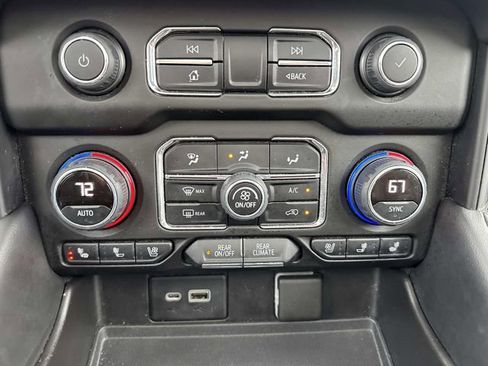 Used 2021 Chevrolet Suburban Premier image 21