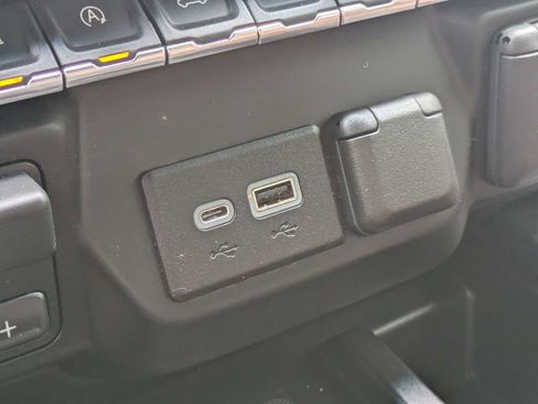 Used 2021 Chevrolet Silverado 1500 High Country image 24