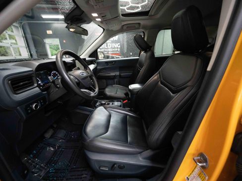 Used 2023 Ford Maverick Lariat w/ Lariat Luxury Package FWD image 9