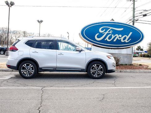 Used 2018 Nissan Rogue SL image 1