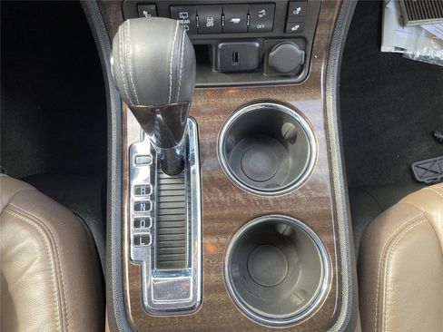 Used 2017 GMC Acadia Limited SLT image 16