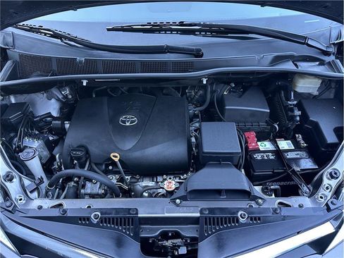 Used 2018 Toyota Sienna LE image 27