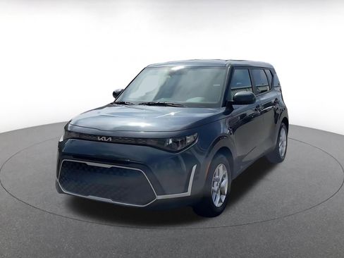 Used 2025 Kia Soul LX w/ LX Technology Package FWD image 4