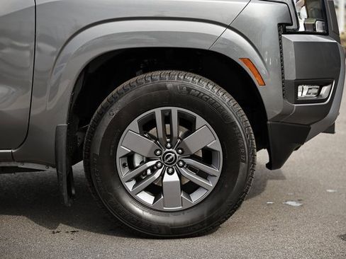 Used 2025 Nissan Frontier SV w/ SV Convenience Package image 12