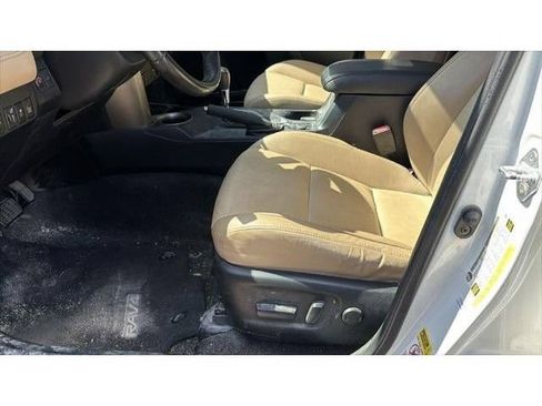 Used 2014 Toyota RAV4 Limited w/ Technology Package FWD image 12