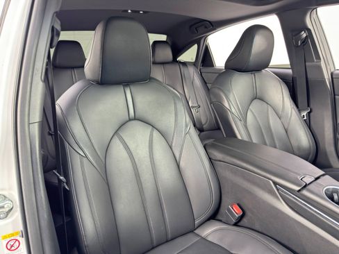 Used 2019 Toyota Avalon XLE w/ Moonroof Package image 34