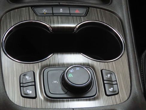 Used 2023 GMC Acadia SLT image 12