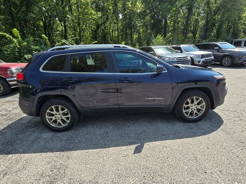 Used 2016 Jeep Cherokee Latitude AWD/4WD image 9