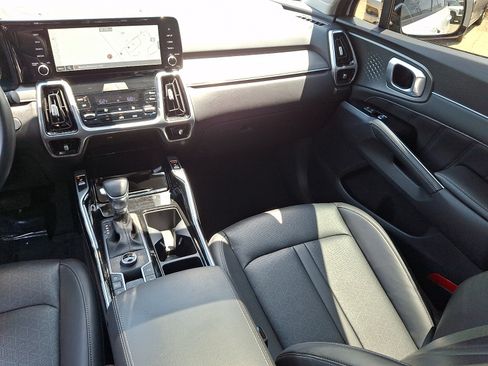 Used 2023 Kia Sorento SX AWD/4WD image 16