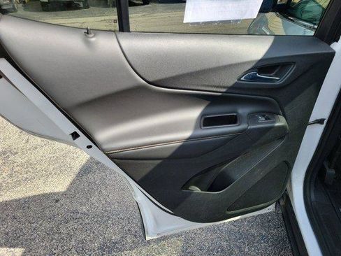 Used 2018 Chevrolet Equinox Premier image 11