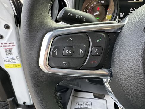 Used 2025 Jeep Wrangler Sahara image 22
