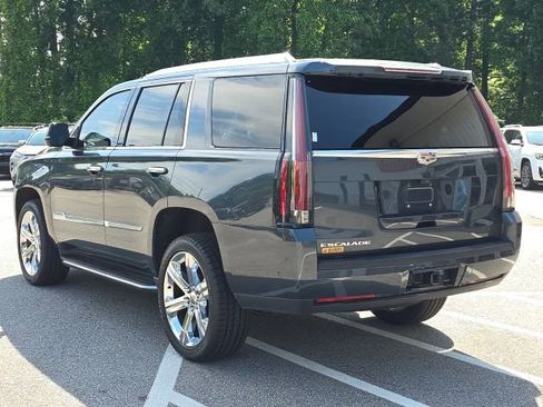 Used 2020 Cadillac Escalade Luxury RWD image 3