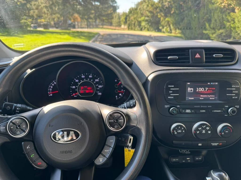 Used 2015 Kia Soul + FWD image 11