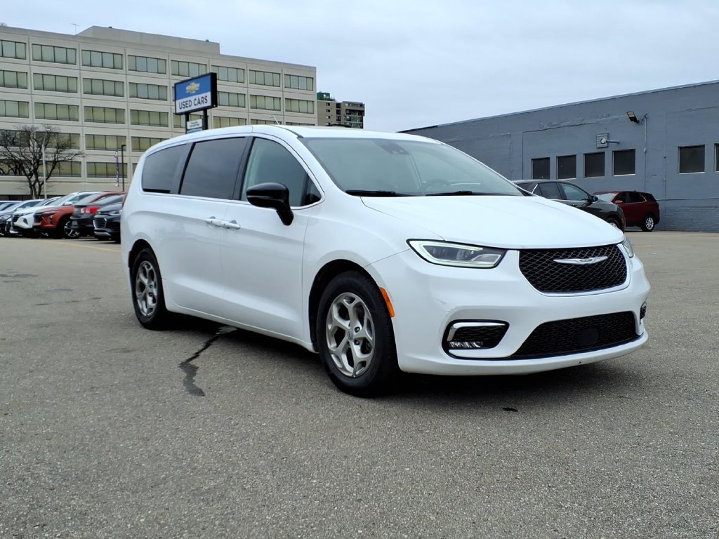Used 2024 Chrysler Pacifica Limited FWD image 26