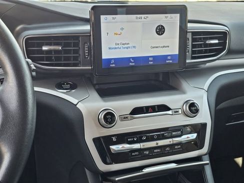 Certified 2020 Ford Explorer XLT w/ Equipment Group 202A image 9