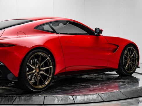 Used 2019 Aston Martin V8 Vantage Coupe image 19