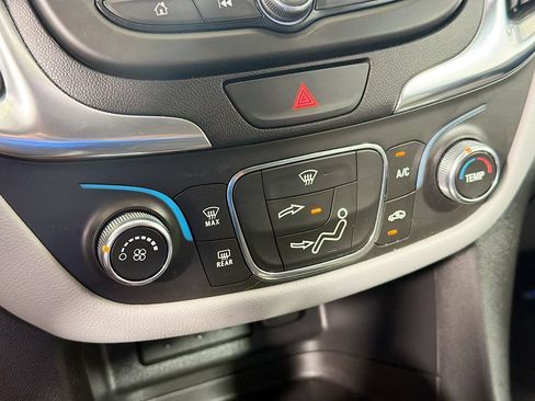 Used 2021 Chevrolet Equinox LS w/ LS Convenience Package FWD image 16