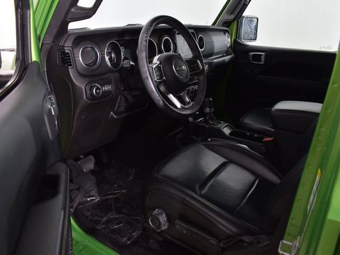 Used 2019 Jeep Wrangler Unlimited Sahara w/ Quick Order Package 24M Moab AWD/4WD image 11