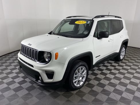 Used 2022 Jeep Renegade Latitude AWD/4WD image 11