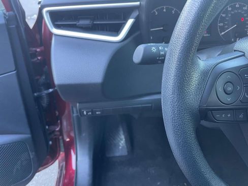 Used 2025 Toyota Corolla LE image 29