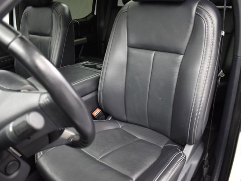 Used 2022 Ford F250 Lariat w/ Black Appearance Package image 20