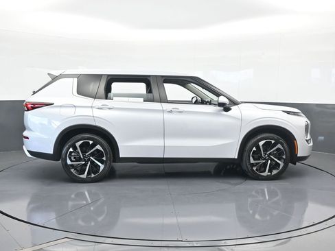Used 2023 Mitsubishi Outlander SE image 7