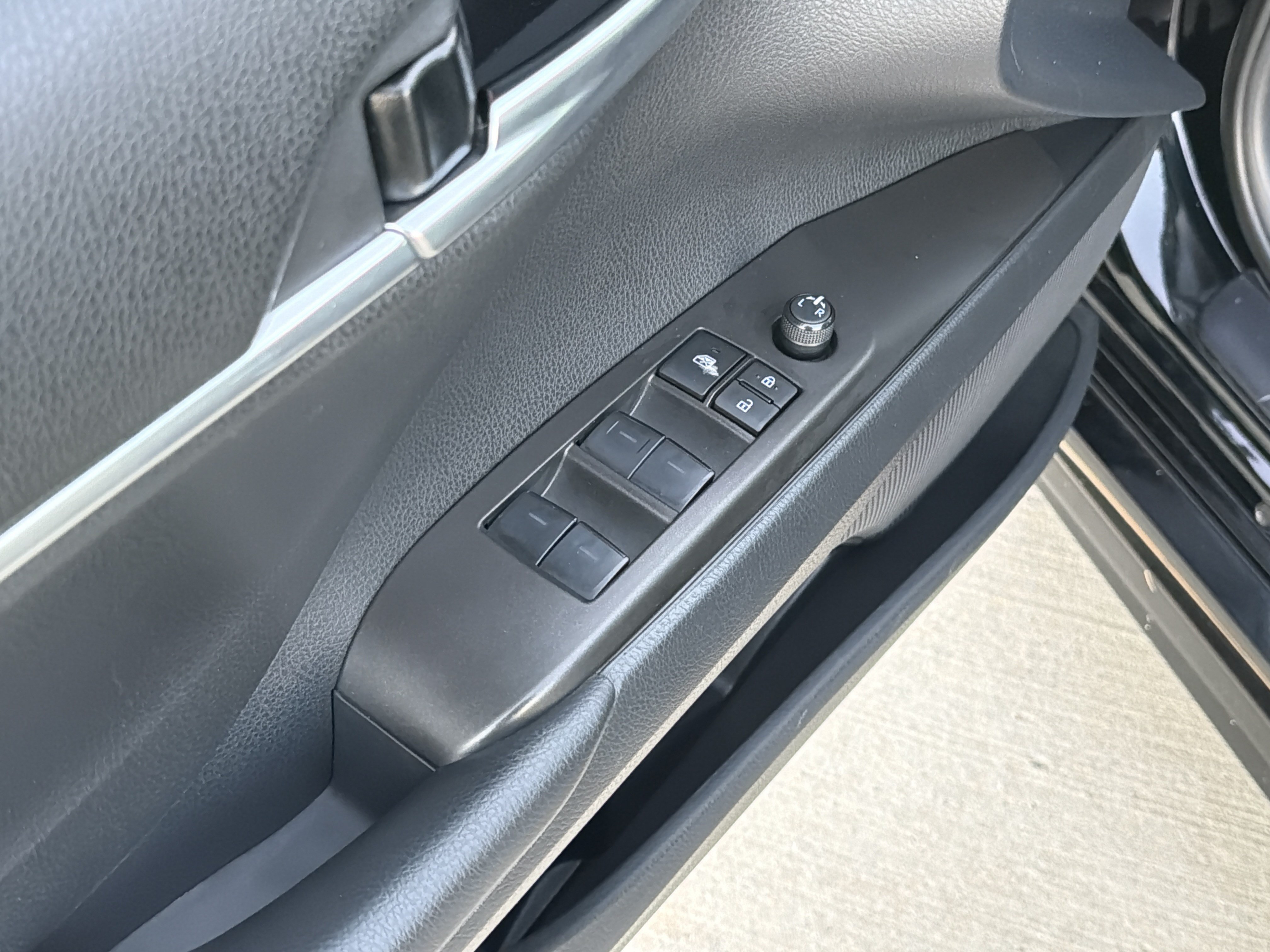 Used 2024 Toyota Camry SE w/ Convenience Package FWD image 15