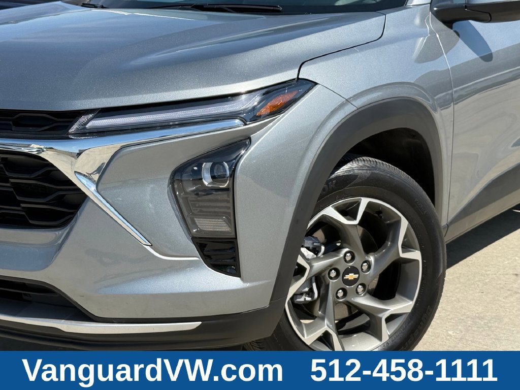 Used 2026 Chevrolet Trax LT FWD image 3
