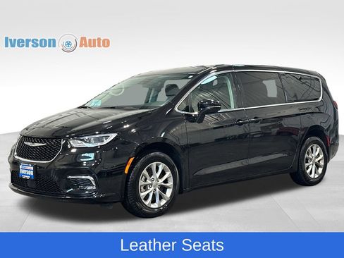 Used 2024 Chrysler Pacifica Touring-L AWD/4WD image 5