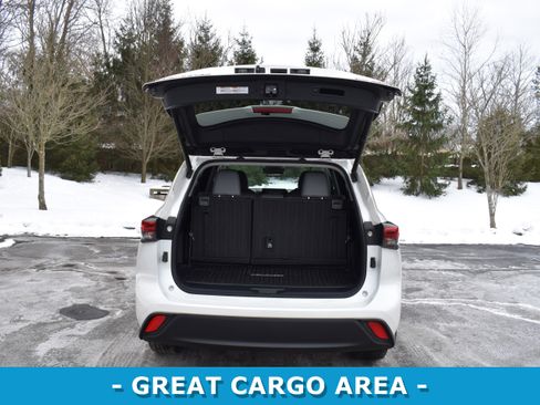 Used 2021 Toyota Highlander XLE image 25