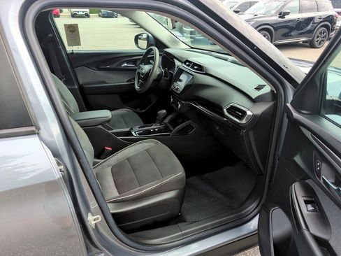 Used 2022 Chevrolet TrailBlazer LT FWD image 12