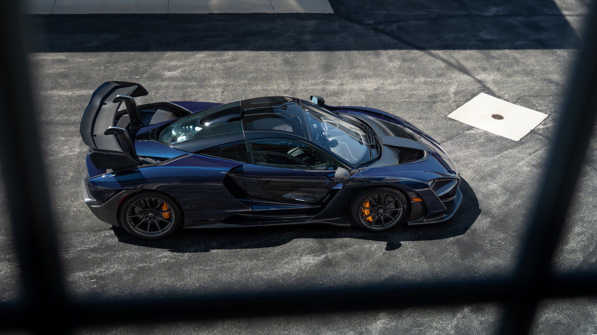 Used 2019 McLaren Senna RWD image 33