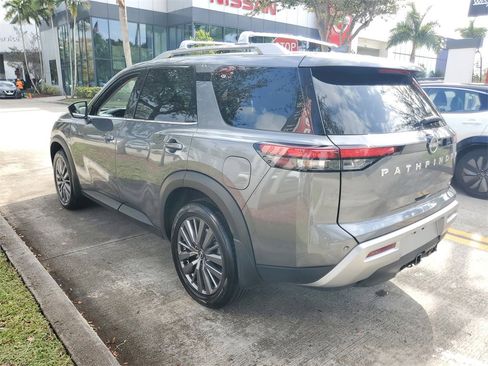 Certified 2025 Nissan Pathfinder SL w/ SL Premium Package image 4