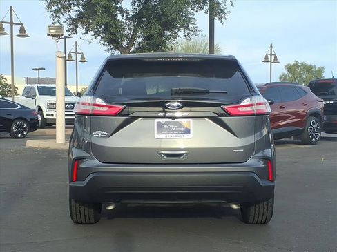 Certified 2023 Ford Edge SE image 5