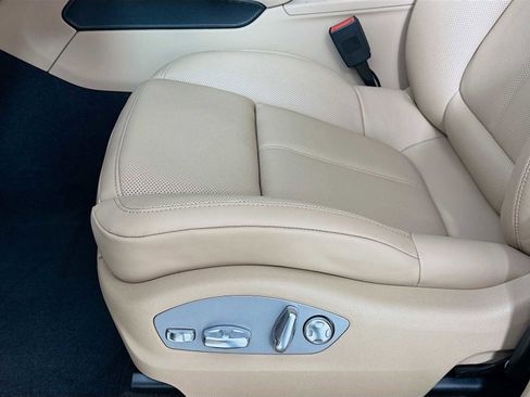 New 2026 Porsche Macan image 12