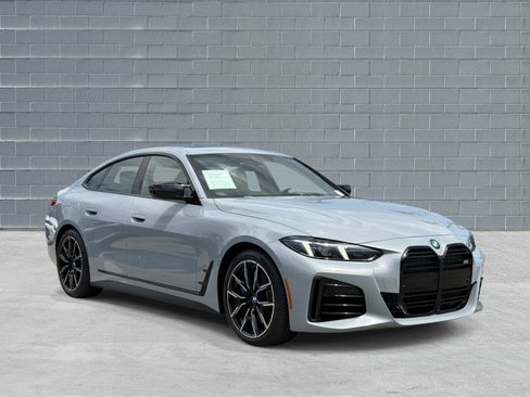 Used 2025 BMW M440i RWD image 1