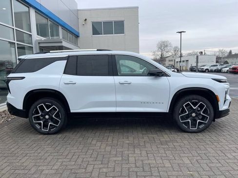New 2026 Chevrolet Traverse High Country w/ LPO, Floor Liner Package FWD image 8