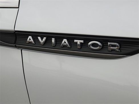 Used 2023 Lincoln Aviator Reserve w/ Equipment Group 201A image 8