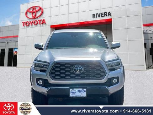 Used 2022 Toyota Tacoma TRD Off-Road w/ Technology Package AWD/4WD image 2